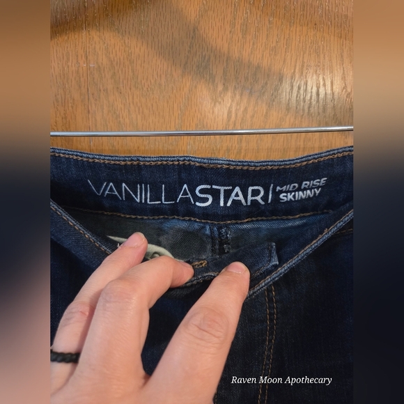 Distressed Blue Jeans Vanilla Star Midrise SKinny - Picture 3 of 9